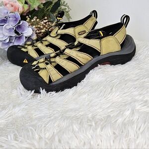 Keen Outdoor Sandals in Black and Tan